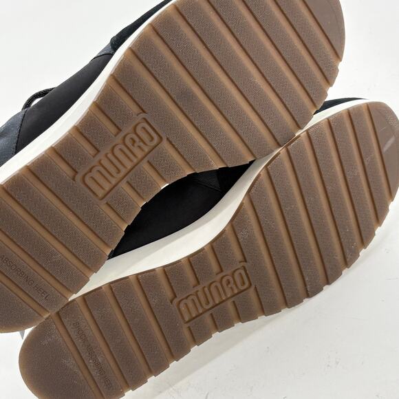 Munro Piper Sneakers 9.5 9.5W Wide Black NWOT Comfort Leather Travel - Picture 2 of 7